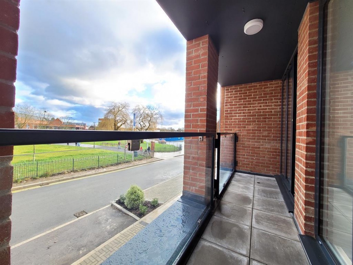 Earls Court, Earl Crescent , Wokingham, RG40 2FF