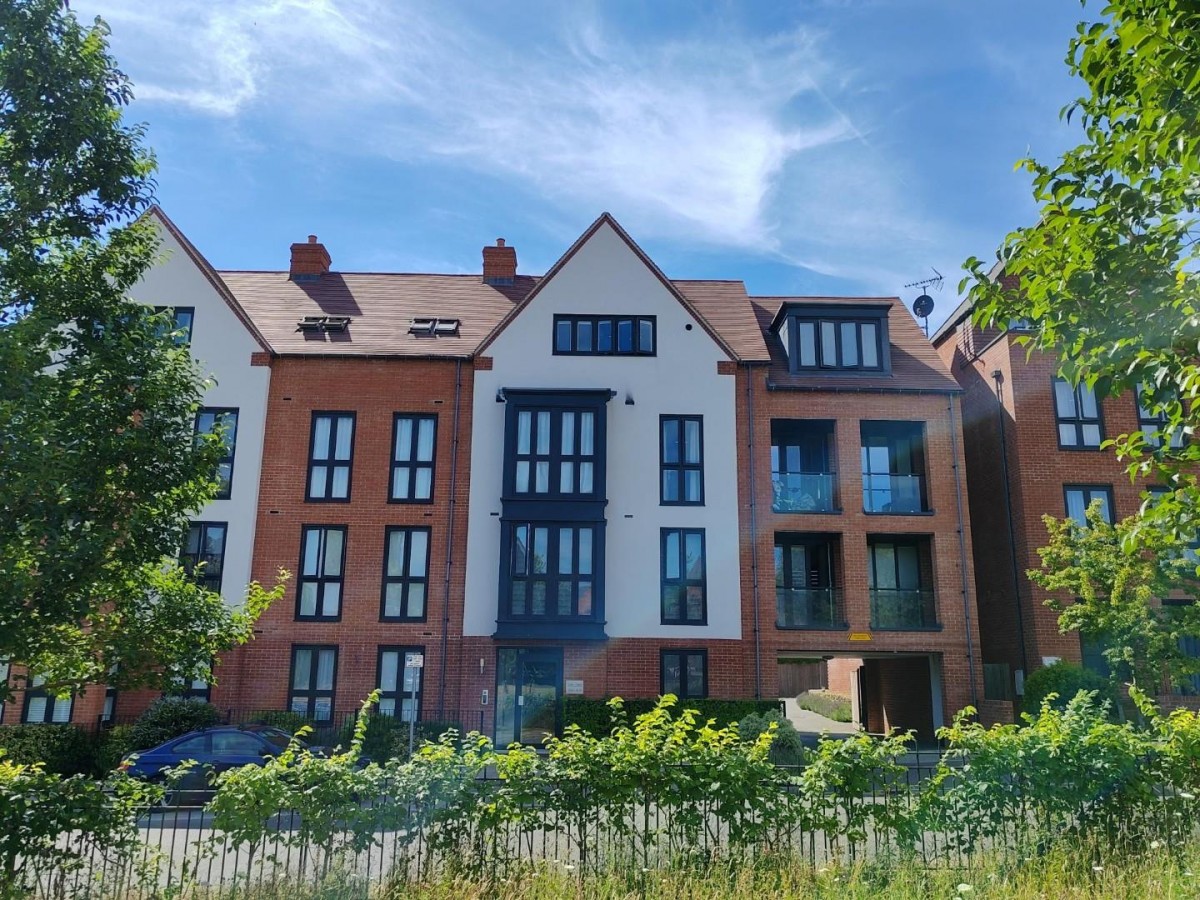 Earls Court, Earl Crescent , Wokingham, RG40 2FF