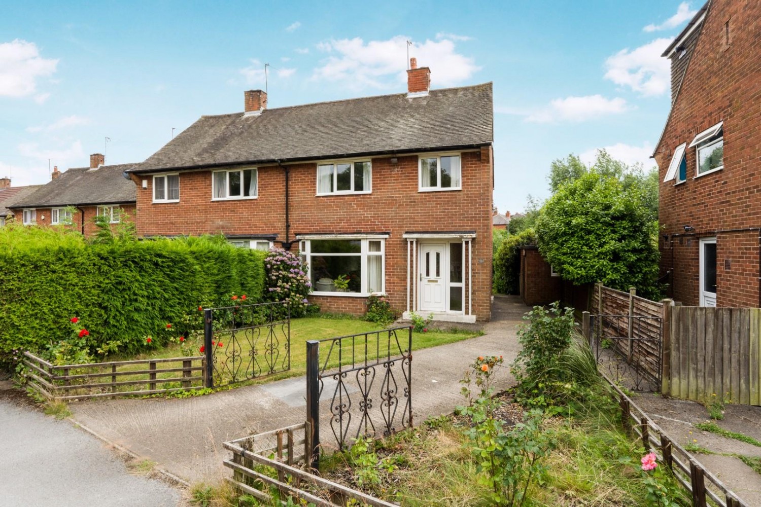 3 bedroom House for sale in West Park Grove, Roundhay, Leeds