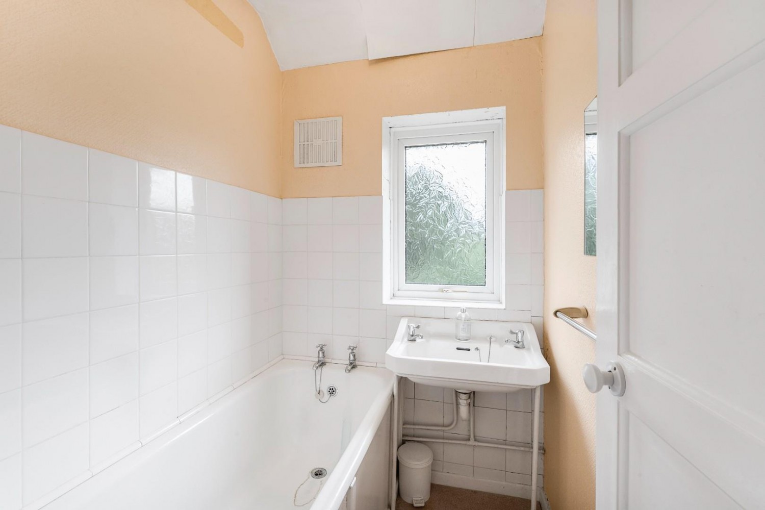3 bedroom House for sale in West Park Grove, Roundhay, Leeds