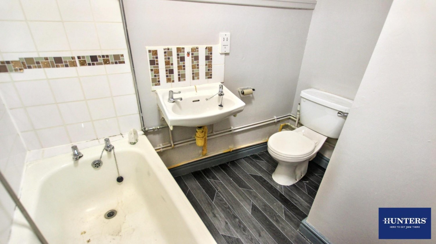 2 bedroom Flat to let in Leeds Road, Bradford, BD3