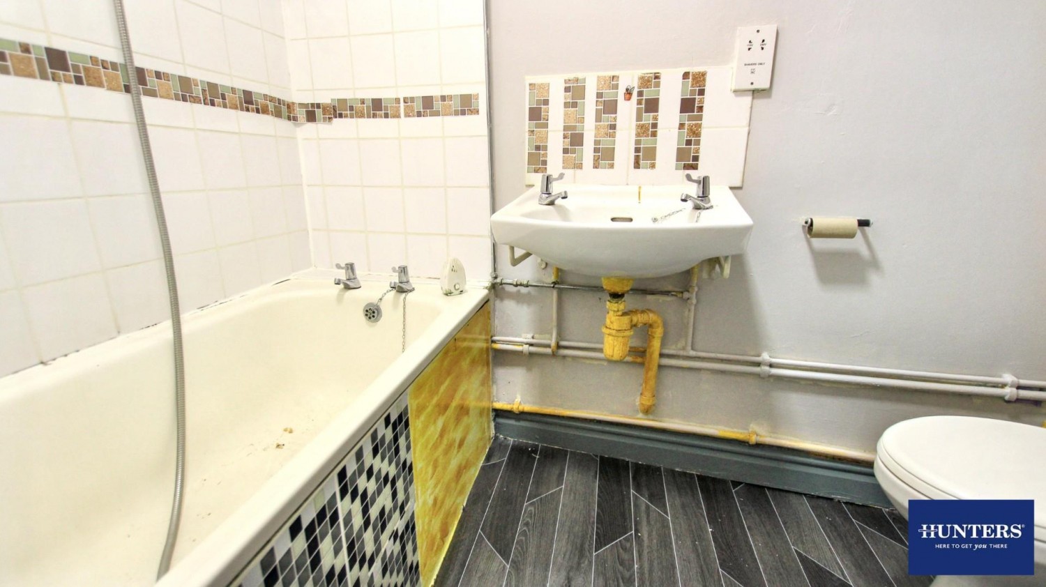 2 bedroom Flat to let in Leeds Road, Bradford, BD3