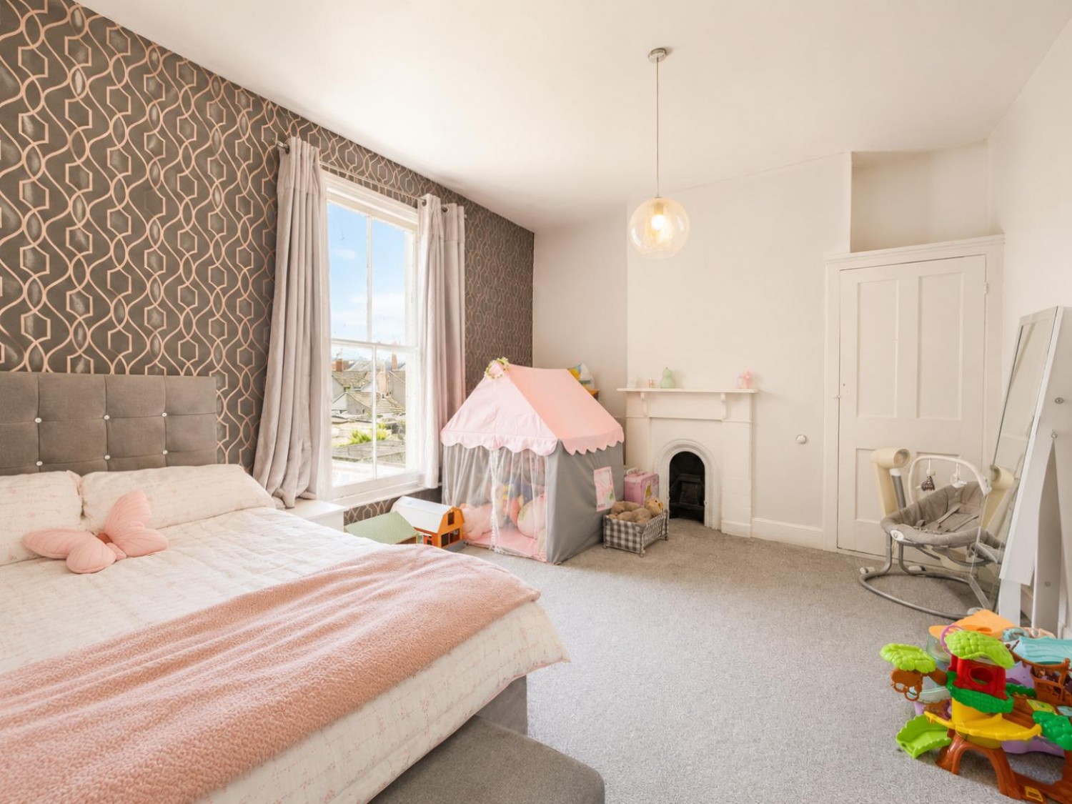 4 bedroom House for sale in Wellesley Road, Ashford