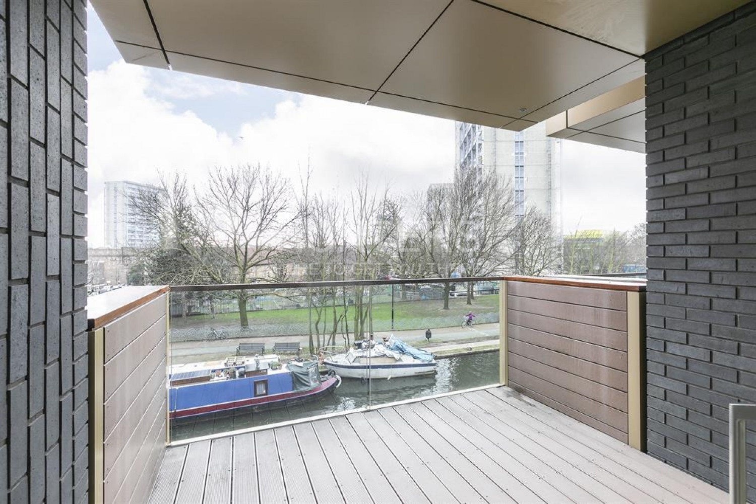 2 bedroom Flat to let in Amberley Road, London, W9