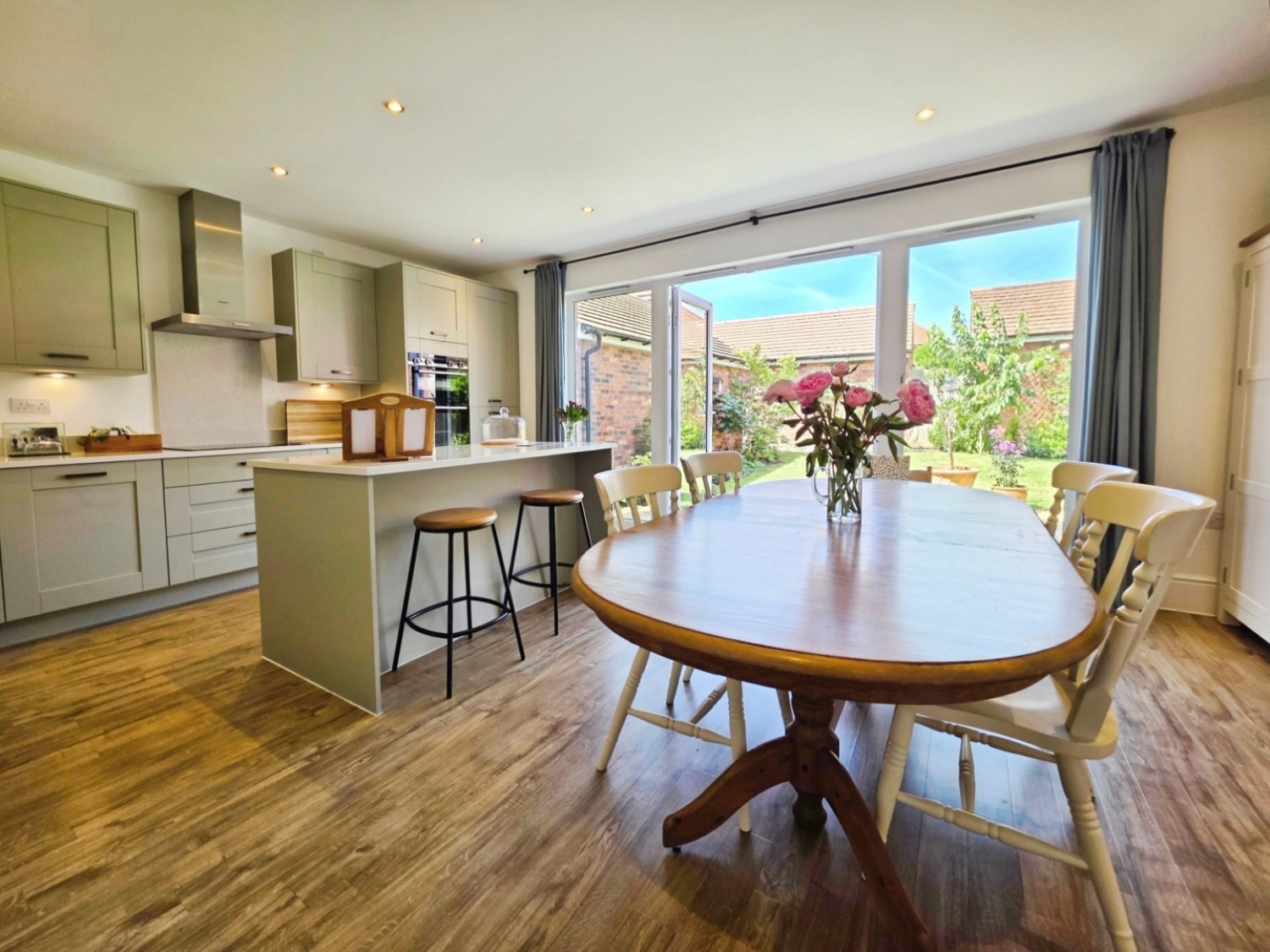4 bedroom House for sale in Samuel Reynolds Close, Great Oldbury, Stonehouse