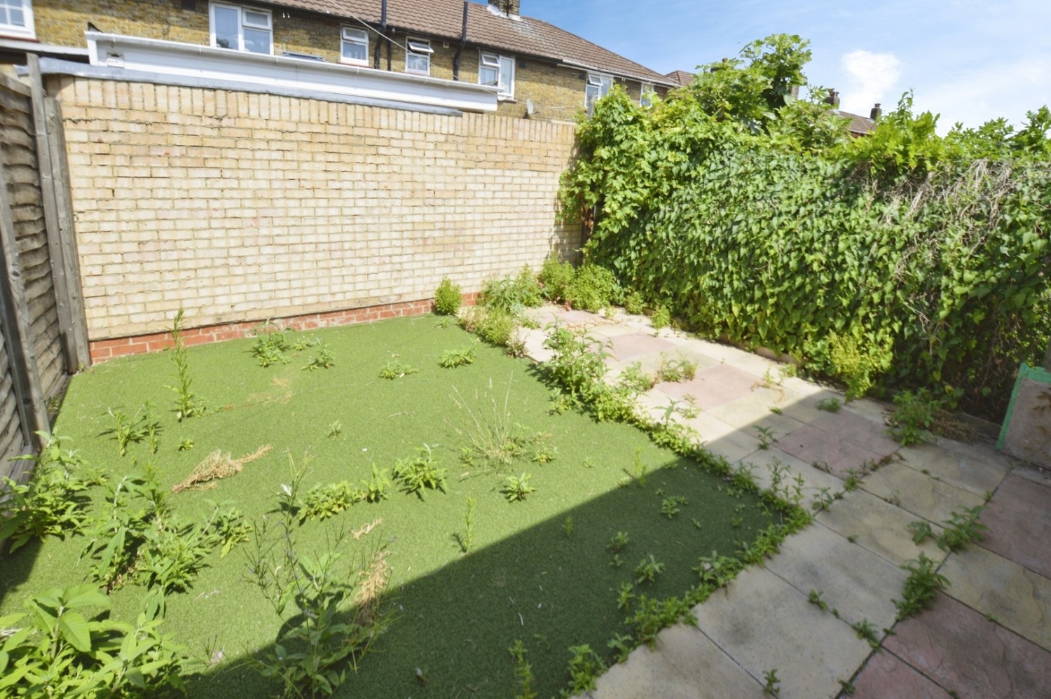 3 bedroom House to let in Godbold Road, London