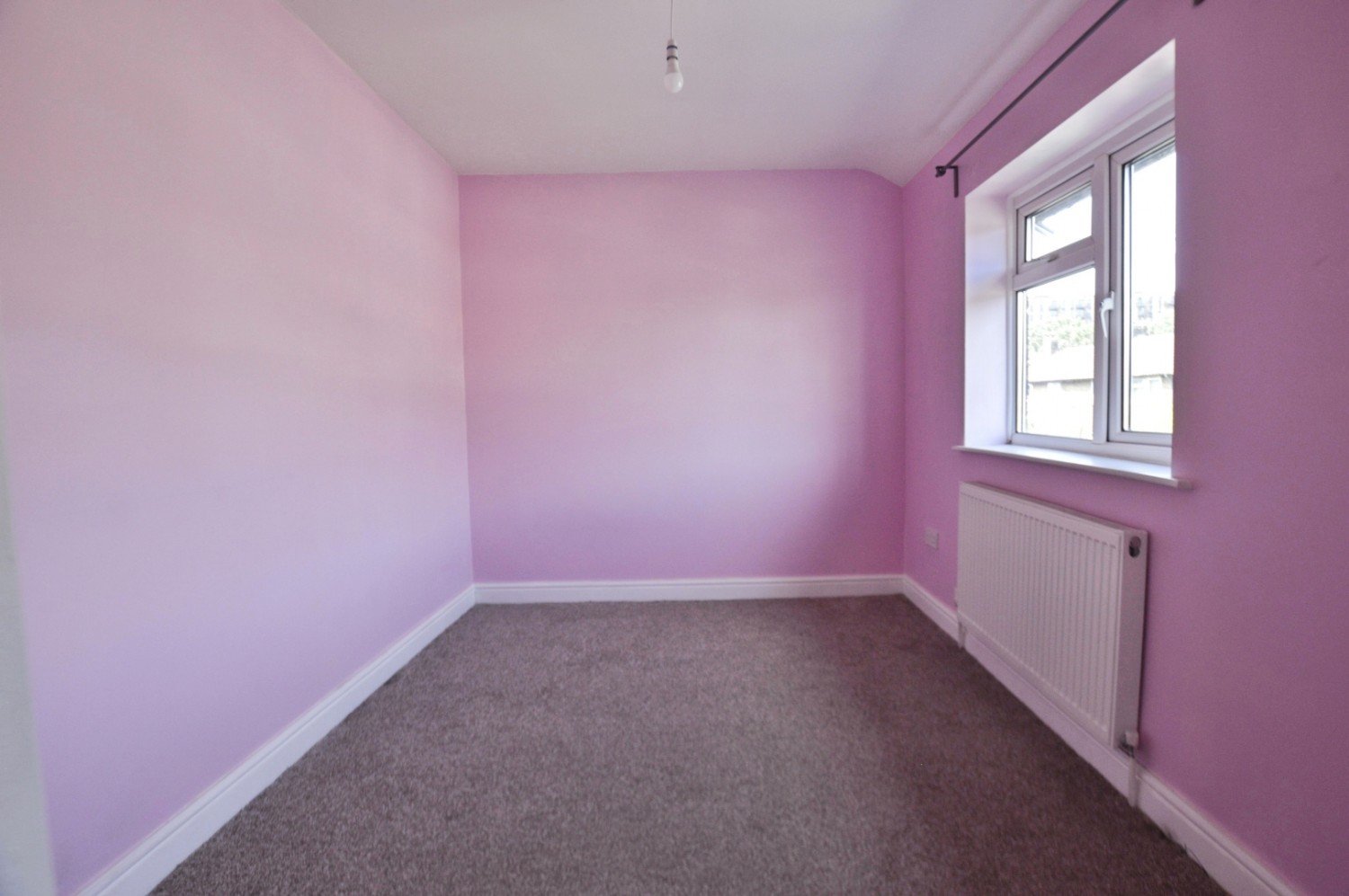 3 bedroom House to let in Godbold Road, London