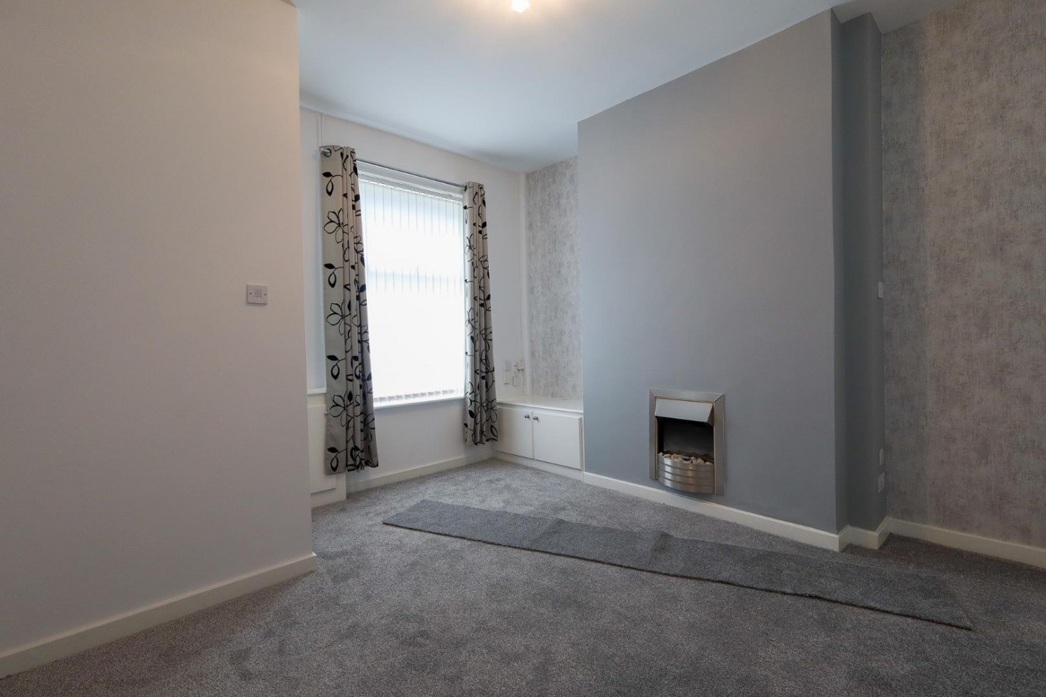 2 bedroom House for sale in Throstle Bank Street, Hyde