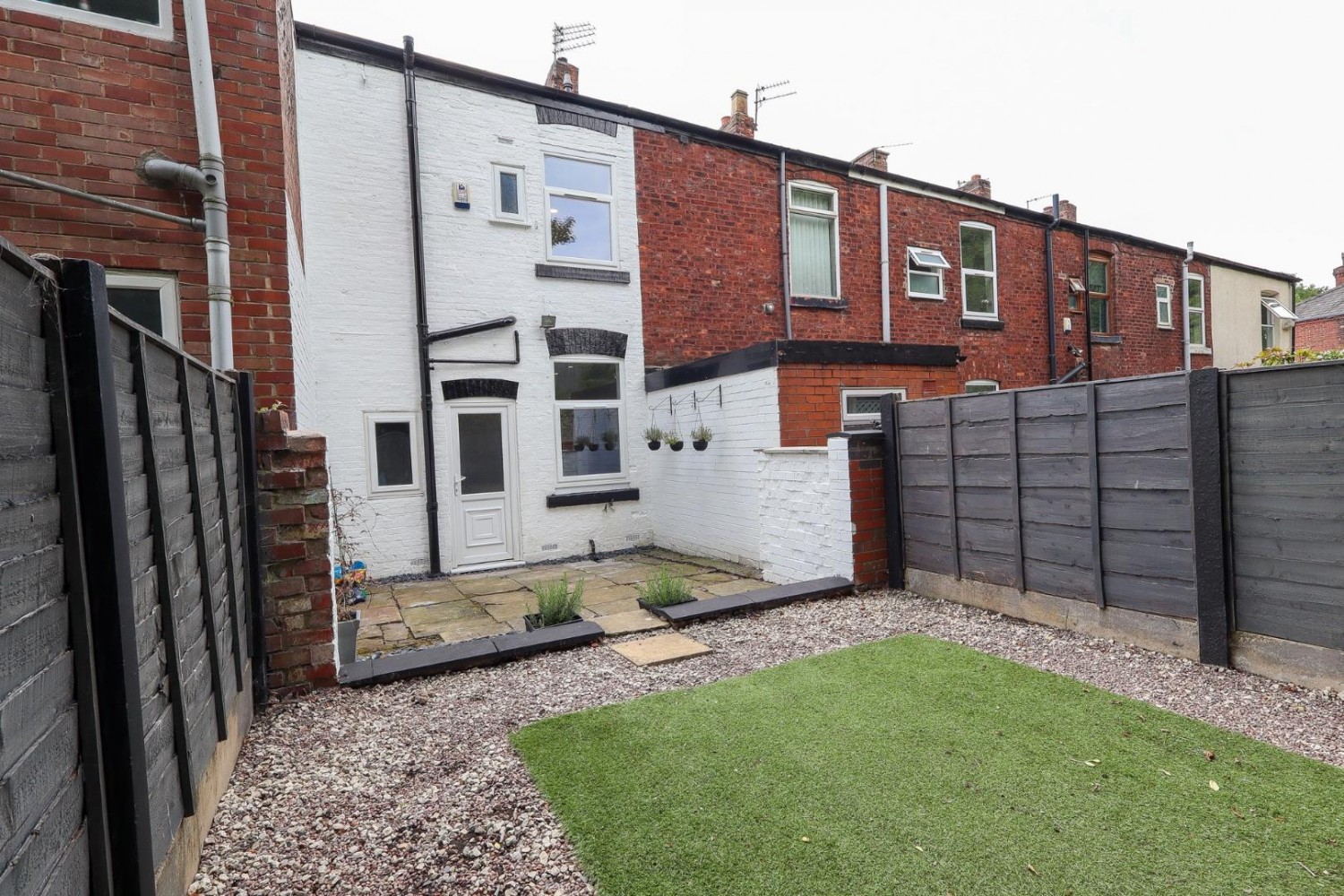 2 bedroom House for sale in Throstle Bank Street, Hyde