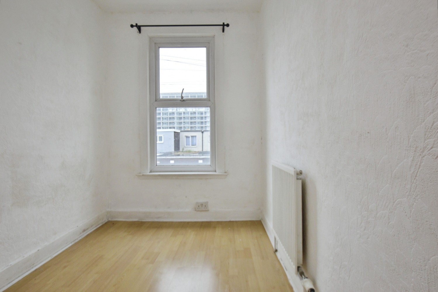 3 bedroom Flat to let in Kildare Road, London, E16