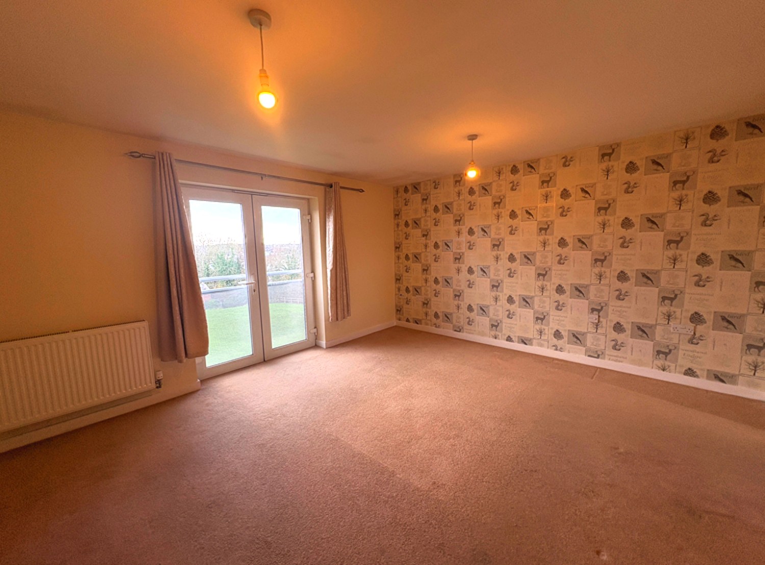 2 bedroom Flat to let in Dixon Close, Redditch, B97 6AJ