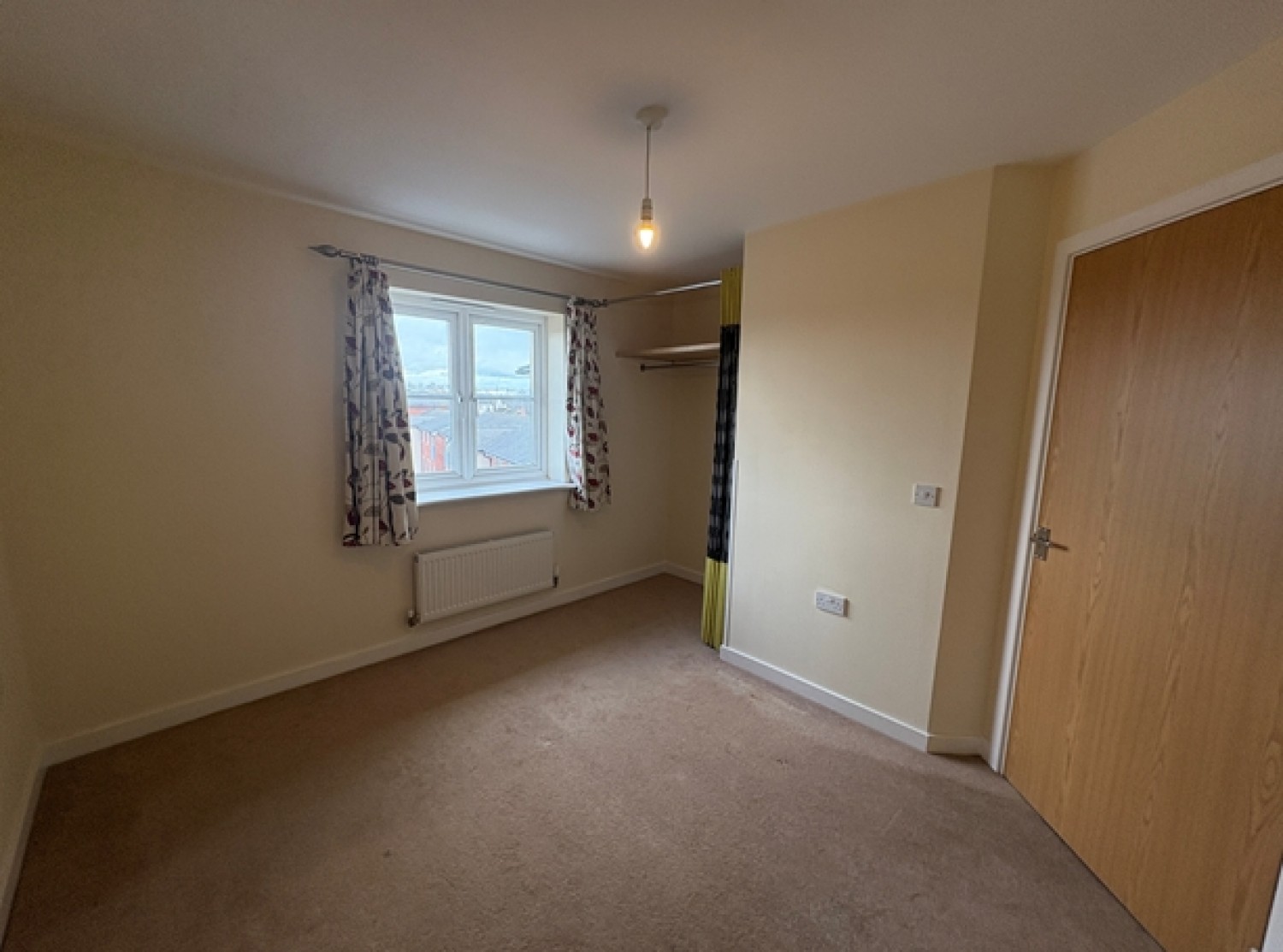 2 bedroom Flat to let in Dixon Close, Redditch, B97 6AJ