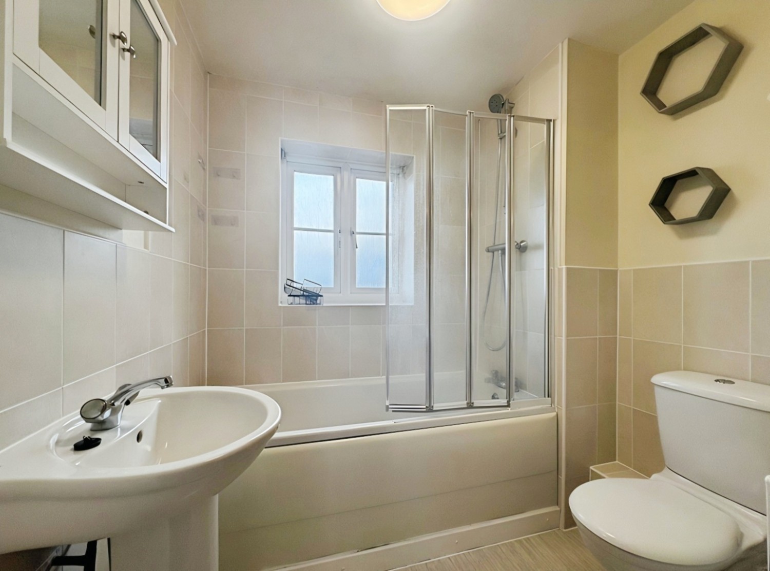2 bedroom Flat to let in Dixon Close, Redditch, B97 6AJ