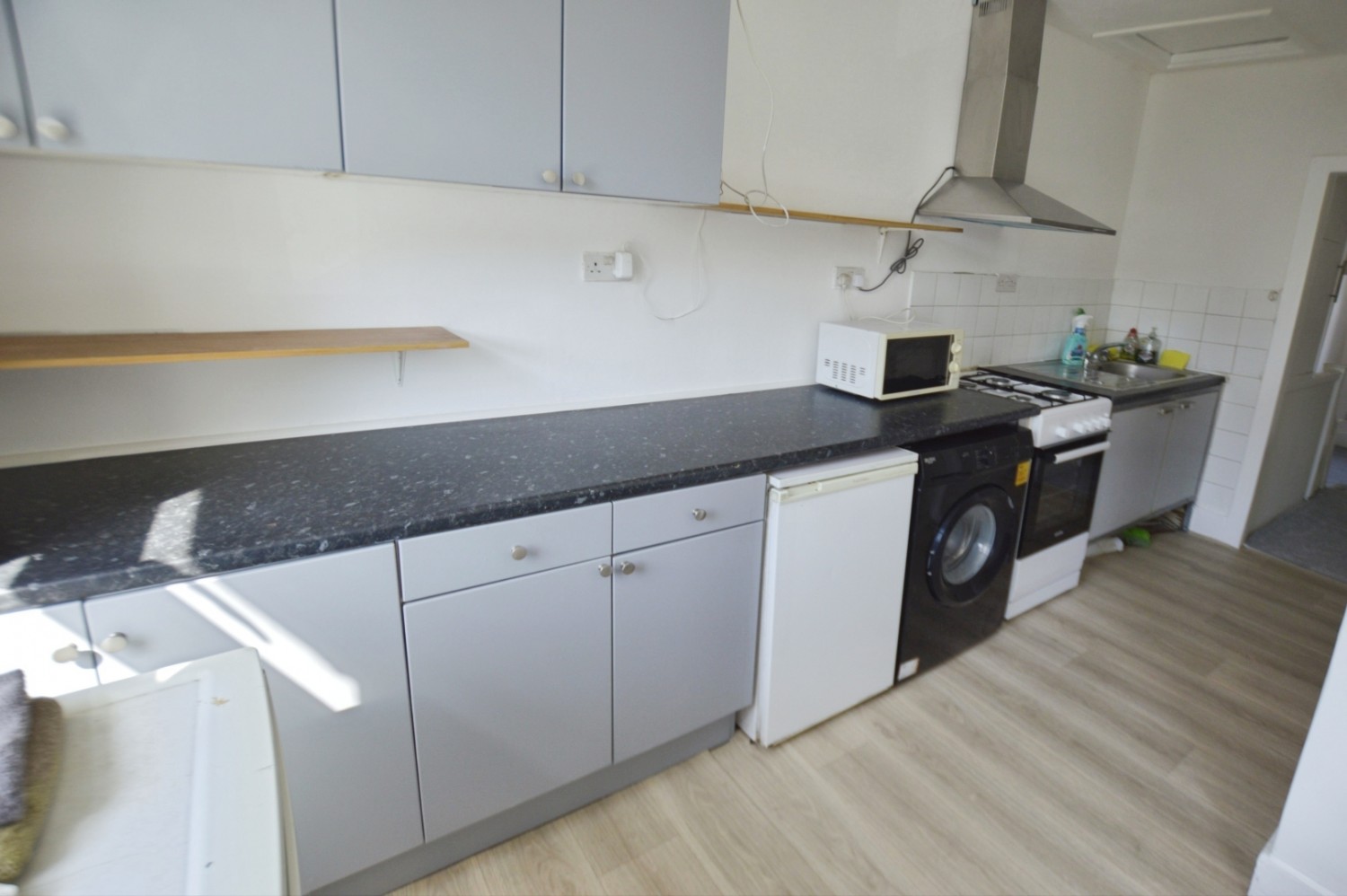 2 bedroom Flat to let in Dundee Road, London