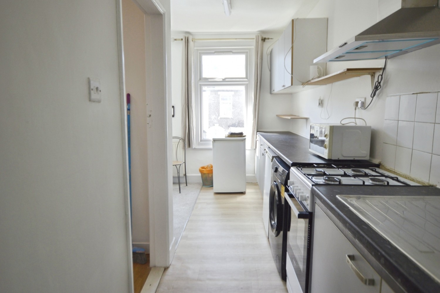 2 bedroom Flat to let in Dundee Road, London