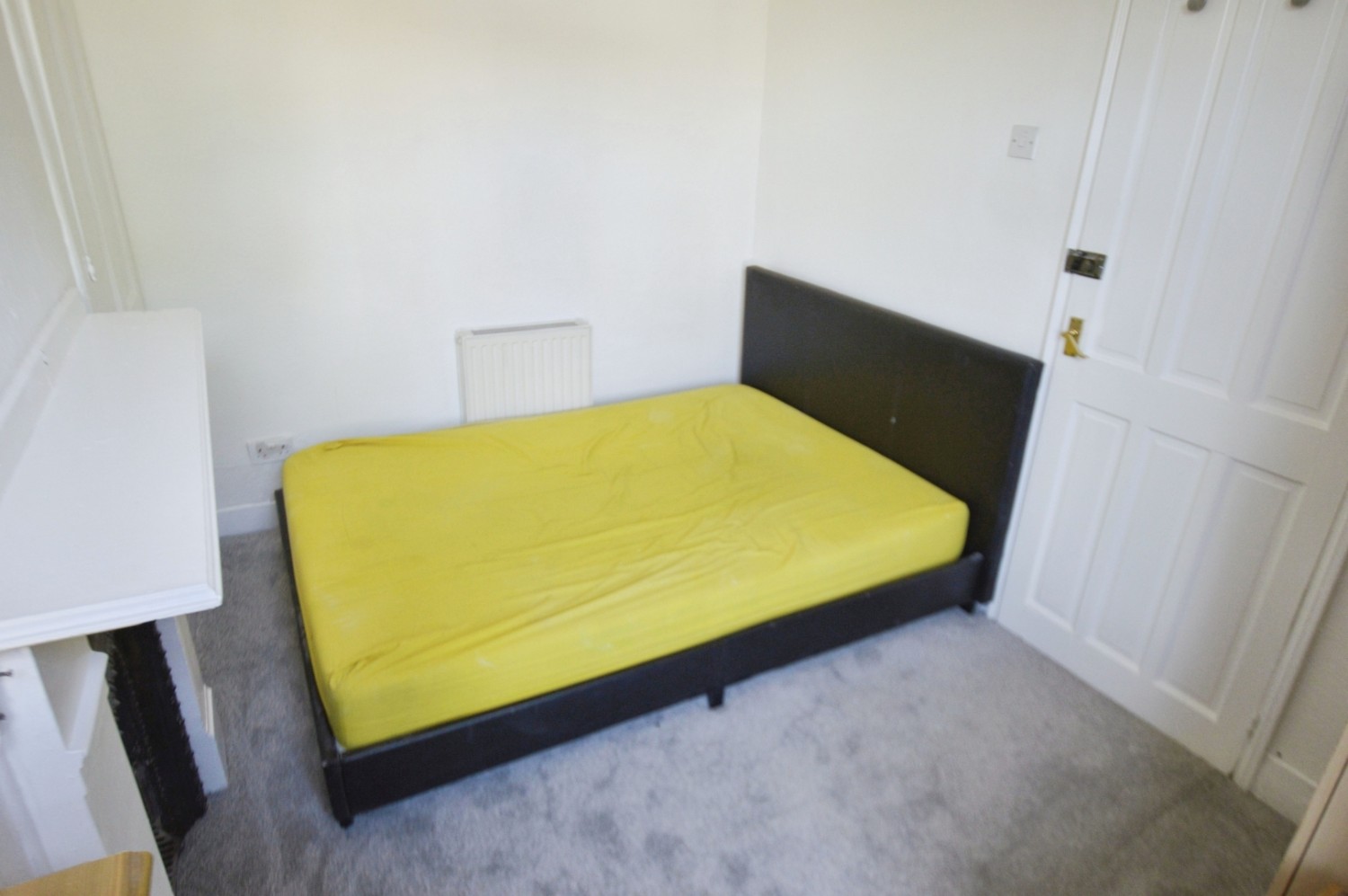 2 bedroom Flat to let in Dundee Road, London