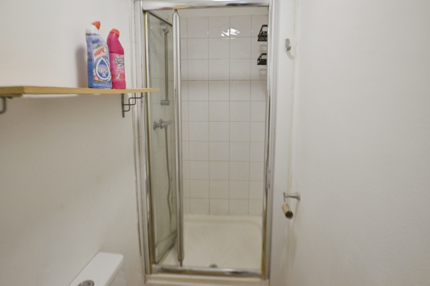 2 bedroom Flat to let in Dundee Road, London