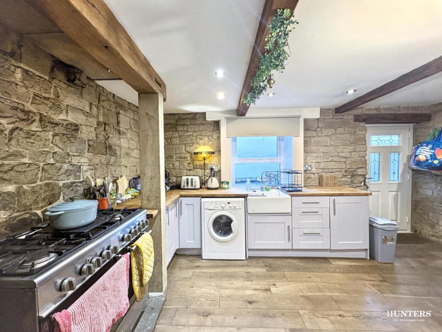 2 bedroom House for sale in High Street, Thornhill, Dewsbury