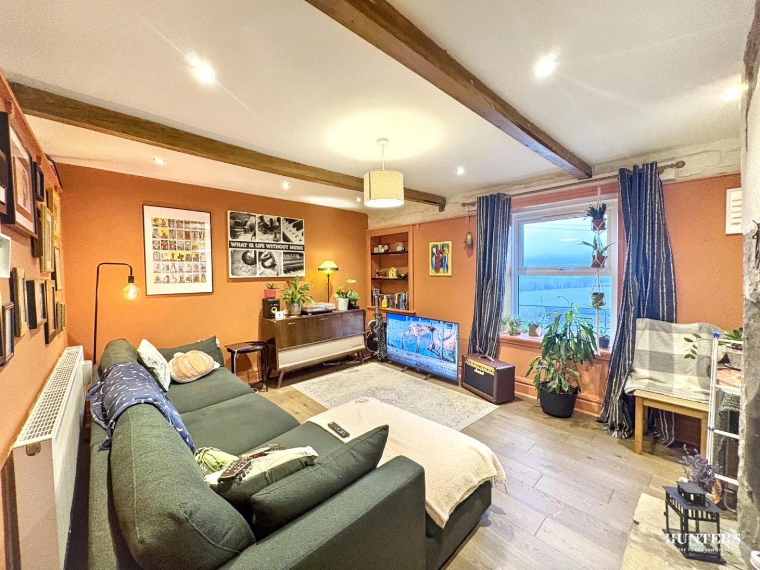 2 bedroom House for sale in High Street, Thornhill, Dewsbury