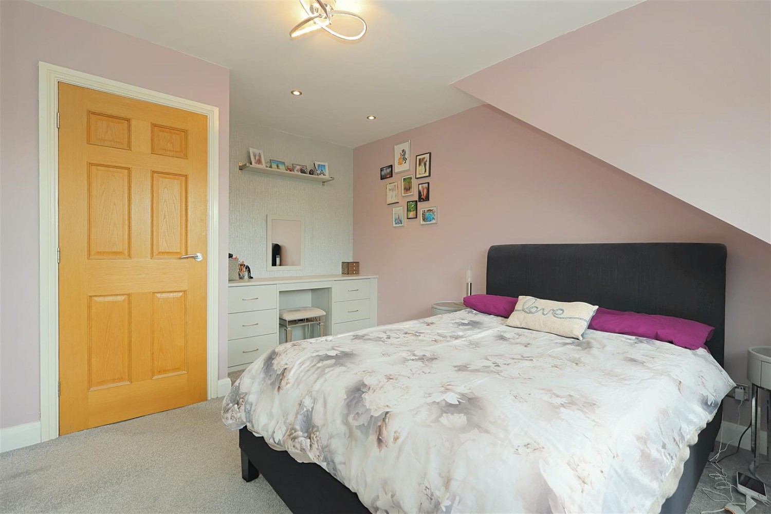 3 bedroom House for sale in Whitehall Road, Farnley, LS12