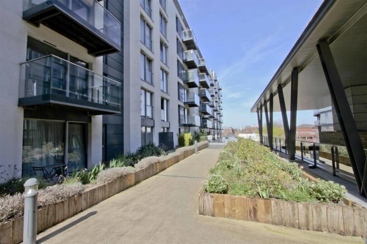 Station Approach, Hayes