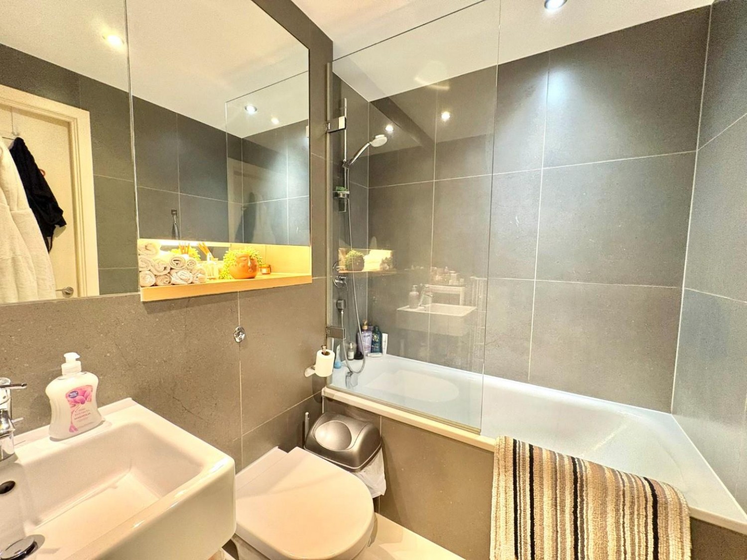 1 bedroom Flat for sale in Station Approach, Hayes