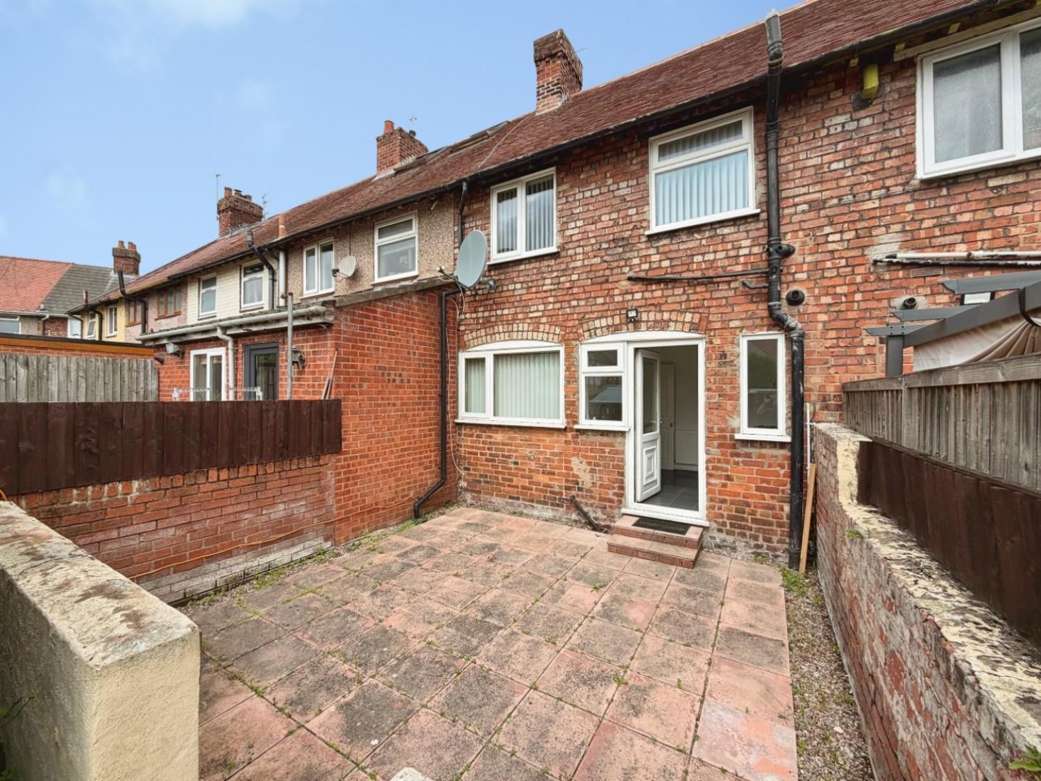 2 bedroom House for sale in Compton Place, Ellesmere Port, Cheshire, CH65 8BG