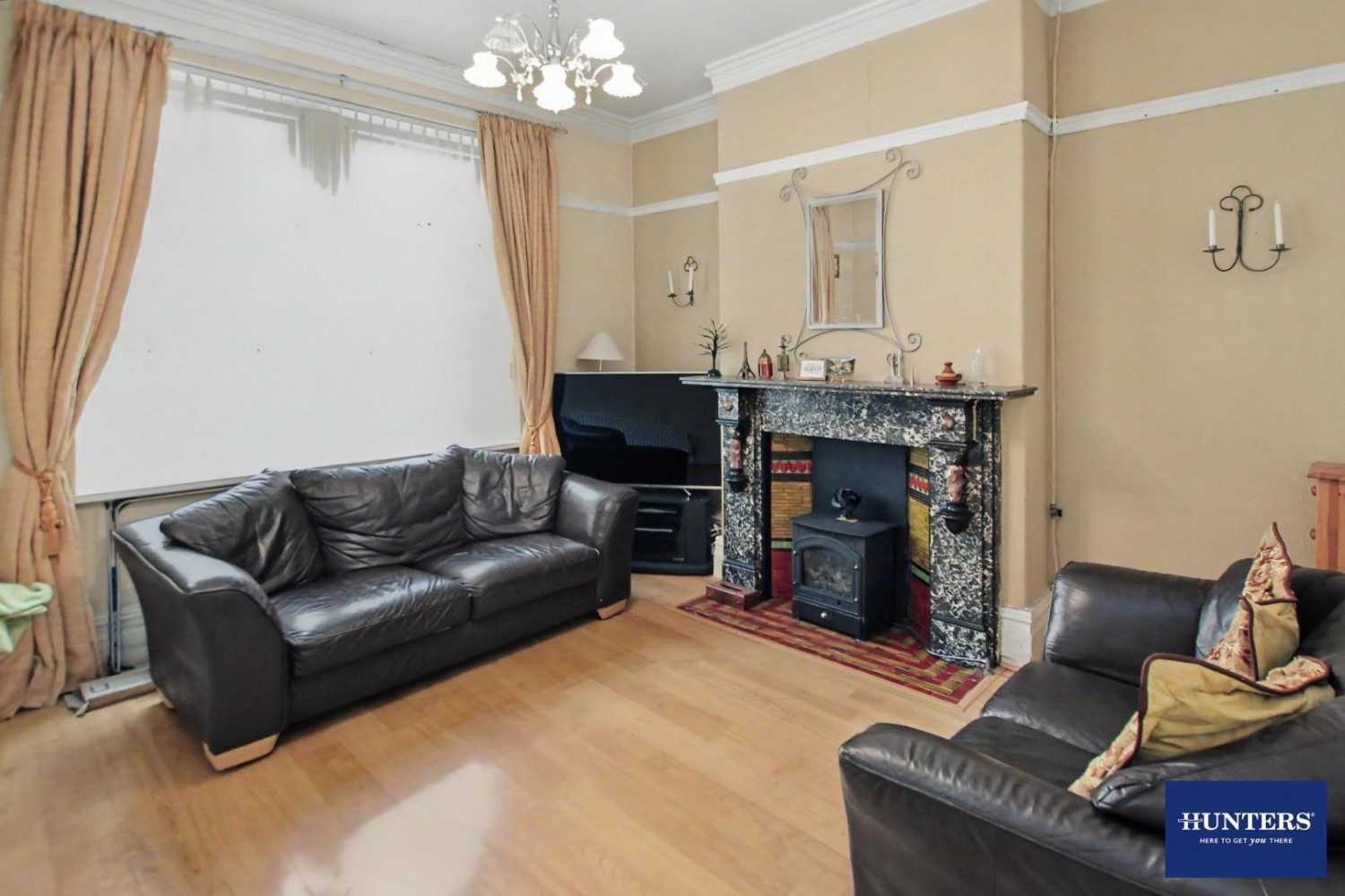6 bedroom House for sale in Arnold Place Bradford, West Yorkshire, BD8 8NH