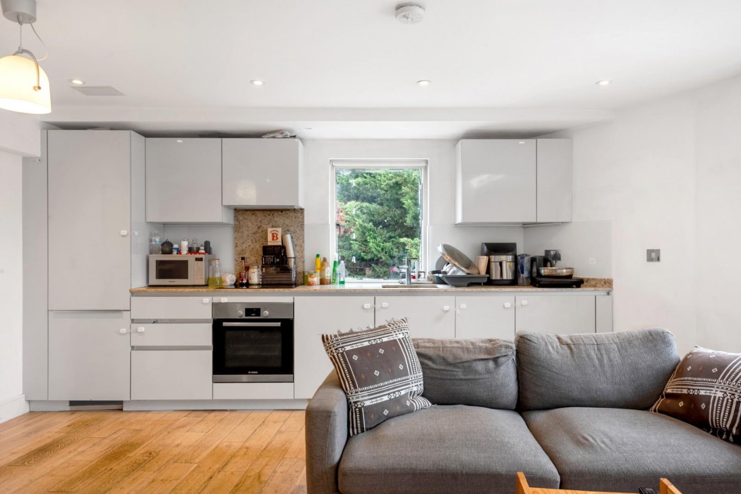 2 bedroom Flat to let in Ostro House, Finchley Road, London