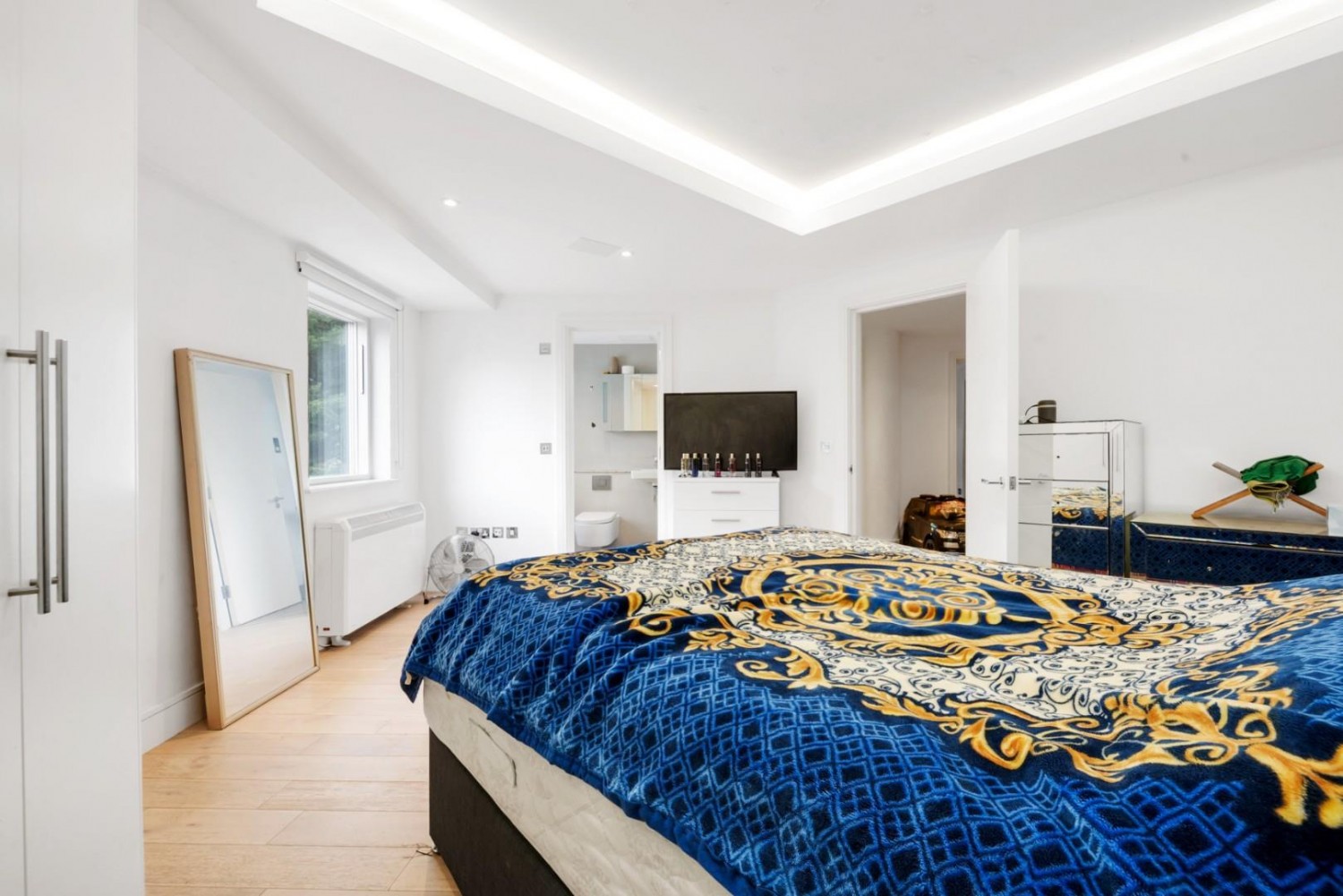 2 bedroom Flat to let in Ostro House, Finchley Road, London