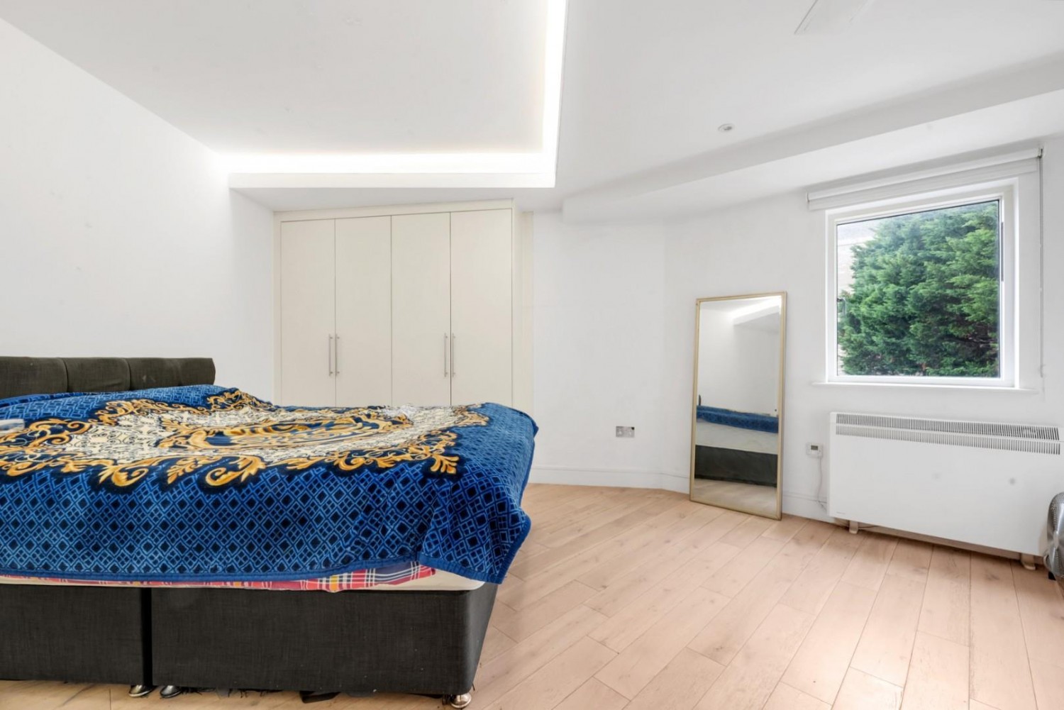 2 bedroom Flat to let in Ostro House, Finchley Road, London