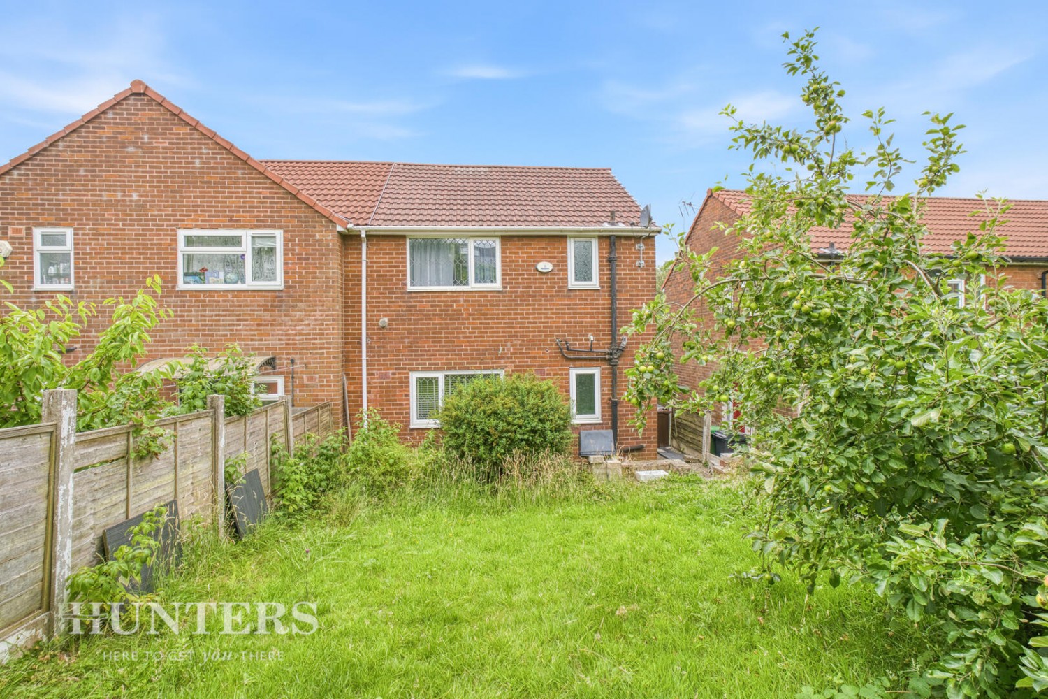 2 bedroom House for sale in Reins Lee Avenue, Oldham