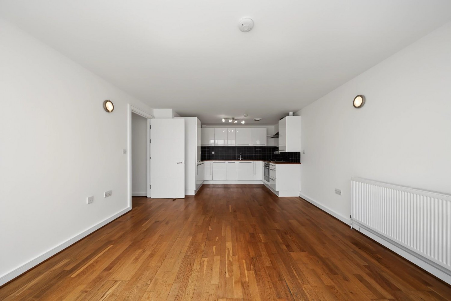2 bedroom Flat to let in Victorian Grove, London, N16