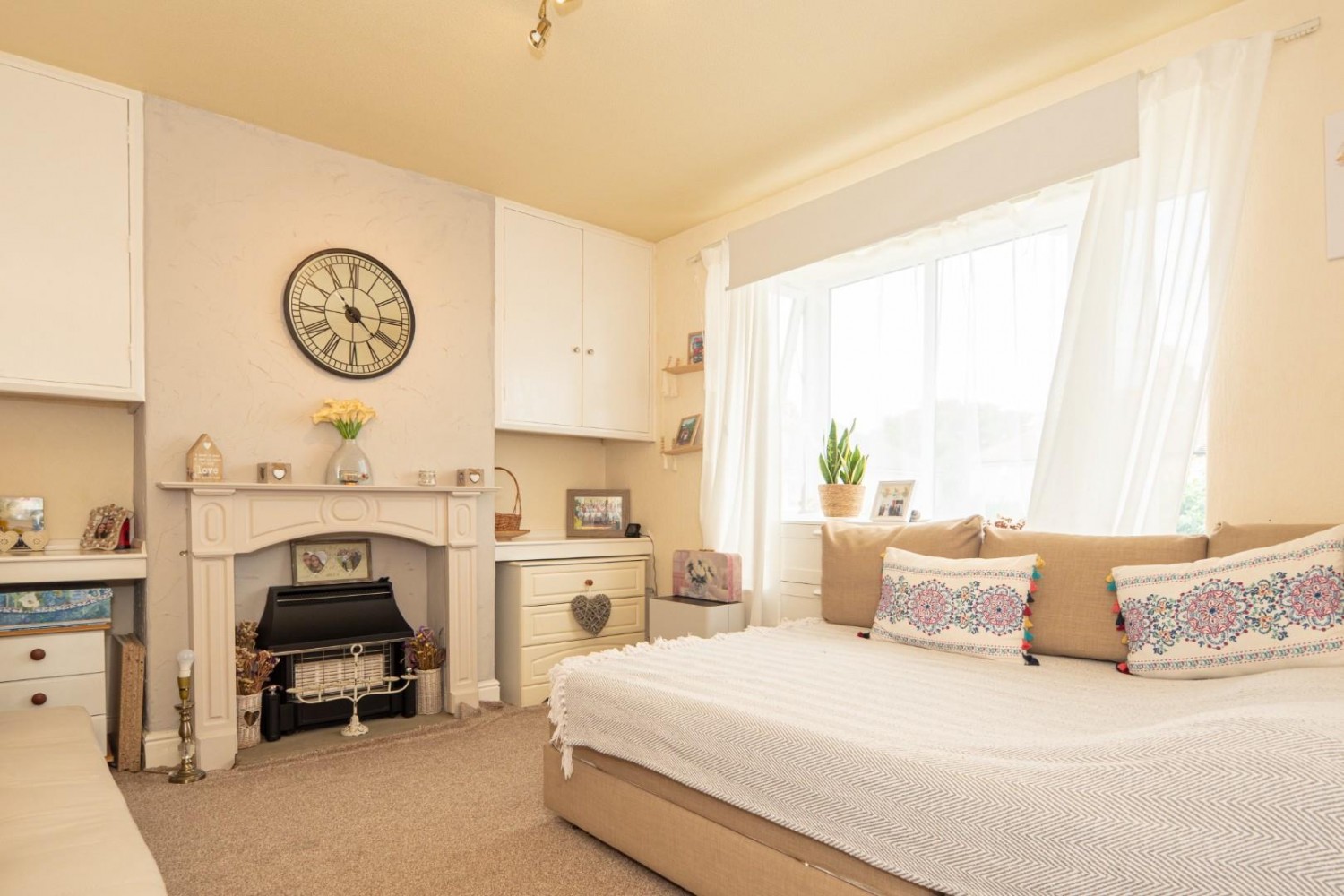 2 bedroom House to let in Vicarage Road, Shipley