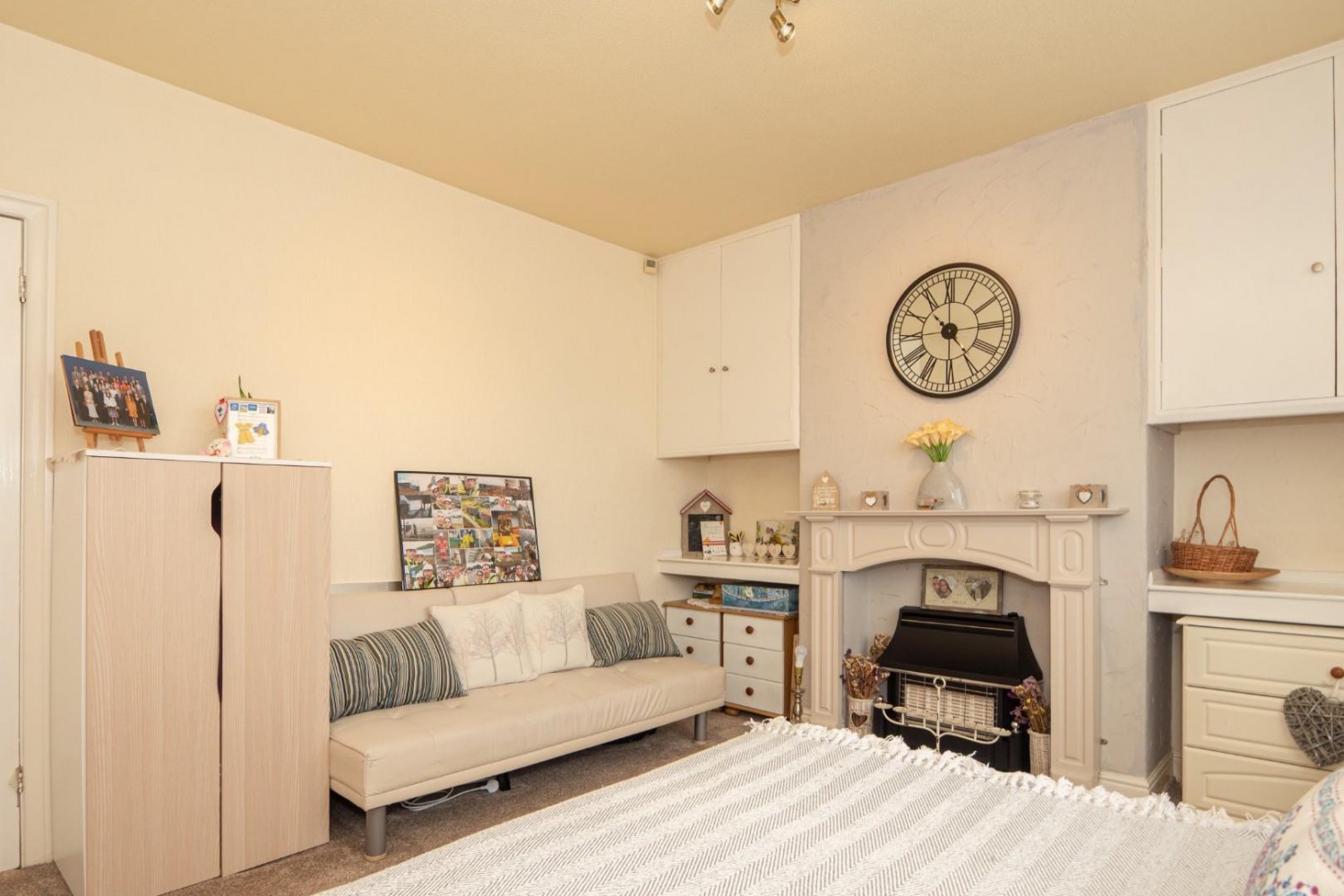 2 bedroom House to let in Vicarage Road, Shipley