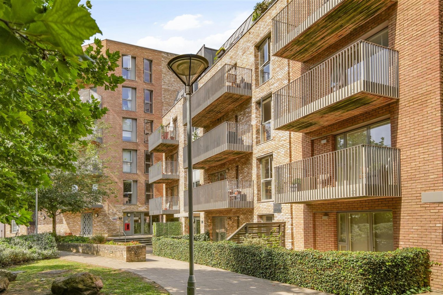2 bedroom Flat for sale in New North Road, London, N1