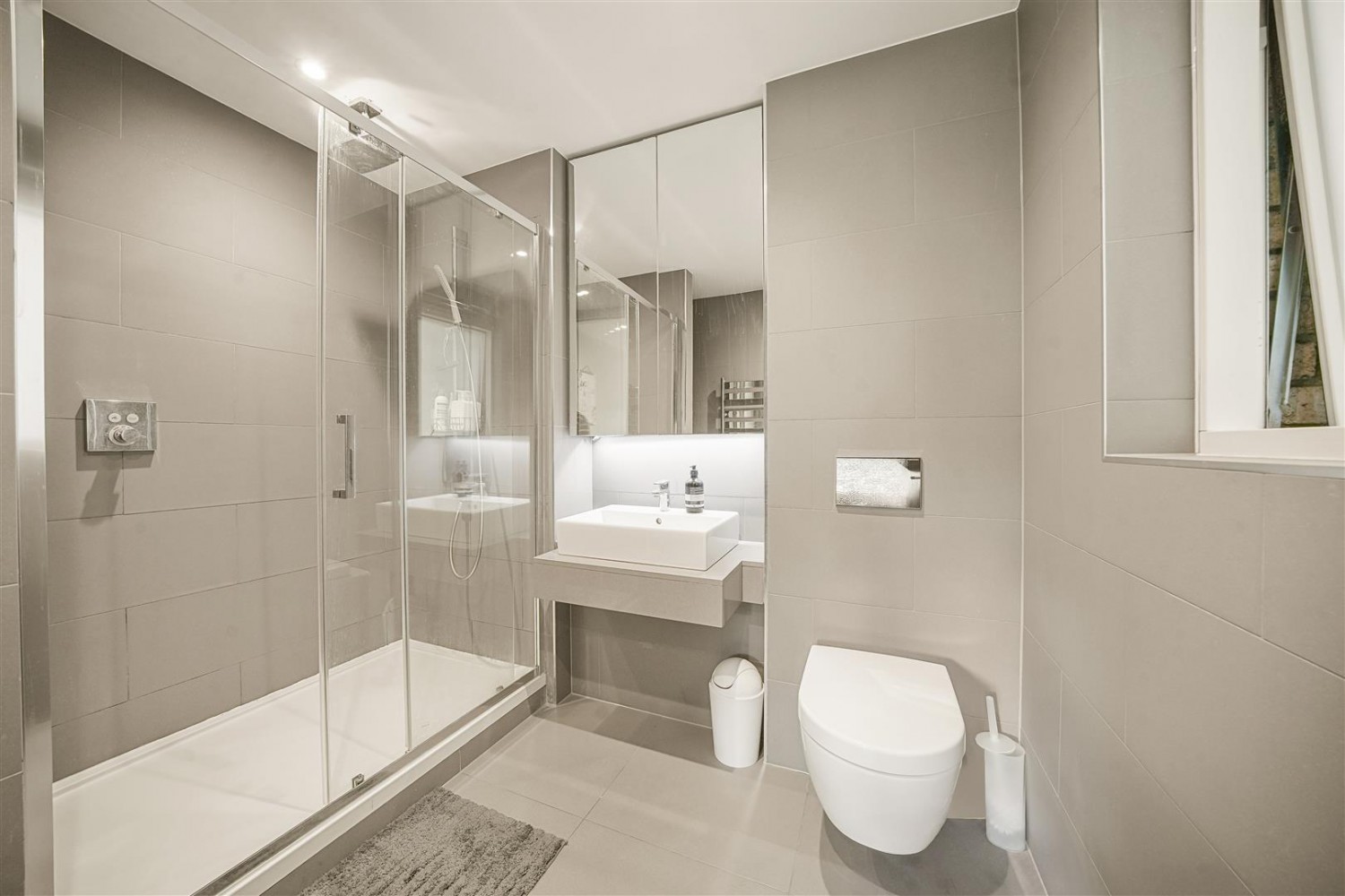 2 bedroom Flat for sale in New North Road, London, N1