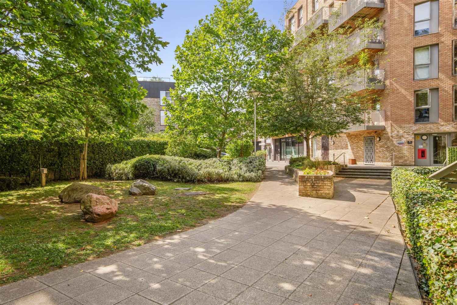 2 bedroom Flat for sale in New North Road, London, N1