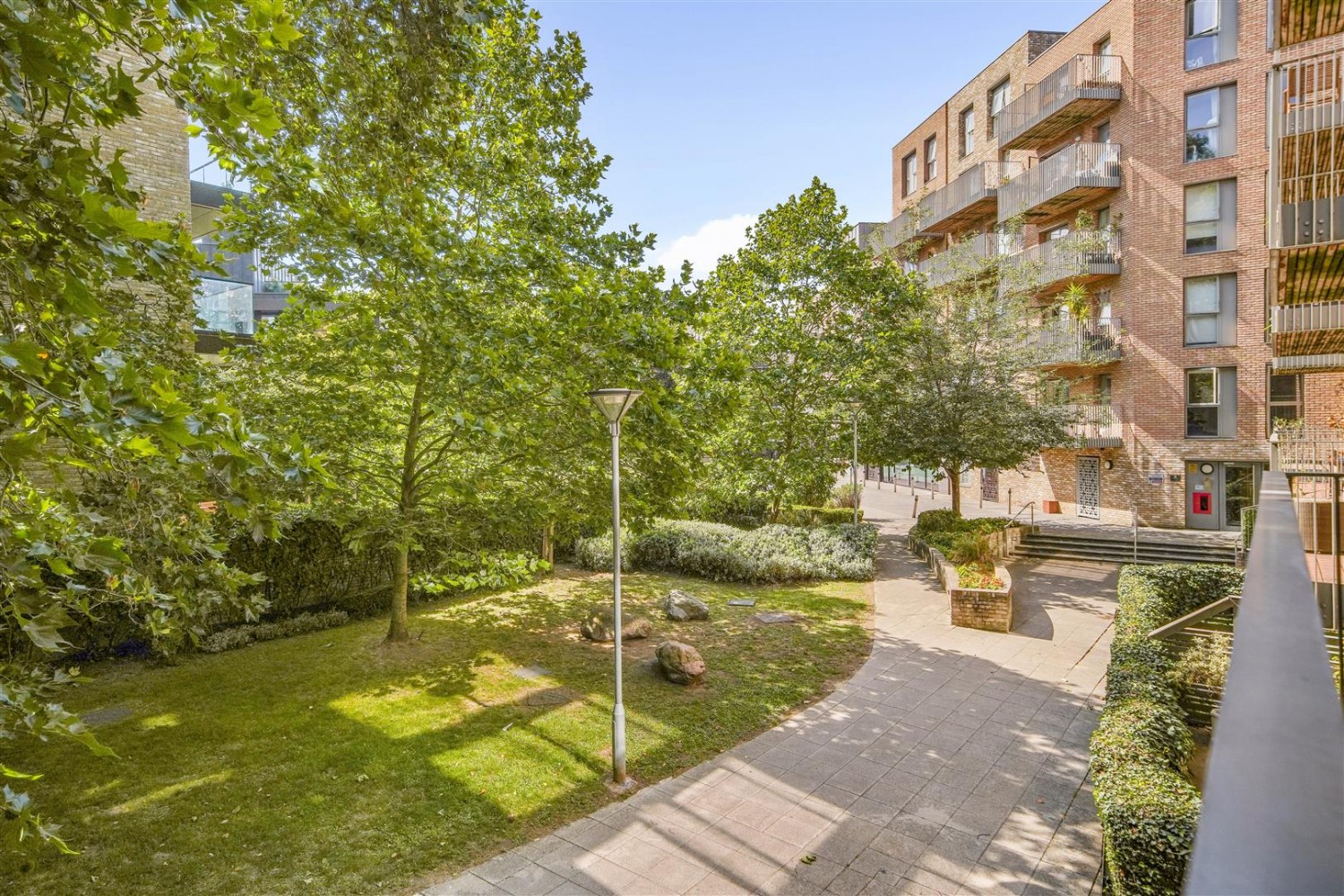 2 bedroom Flat for sale in New North Road, London, N1