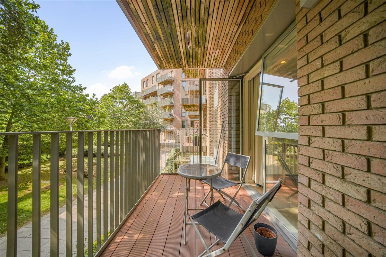 2 bedroom Flat for sale in New North Road, London, N1