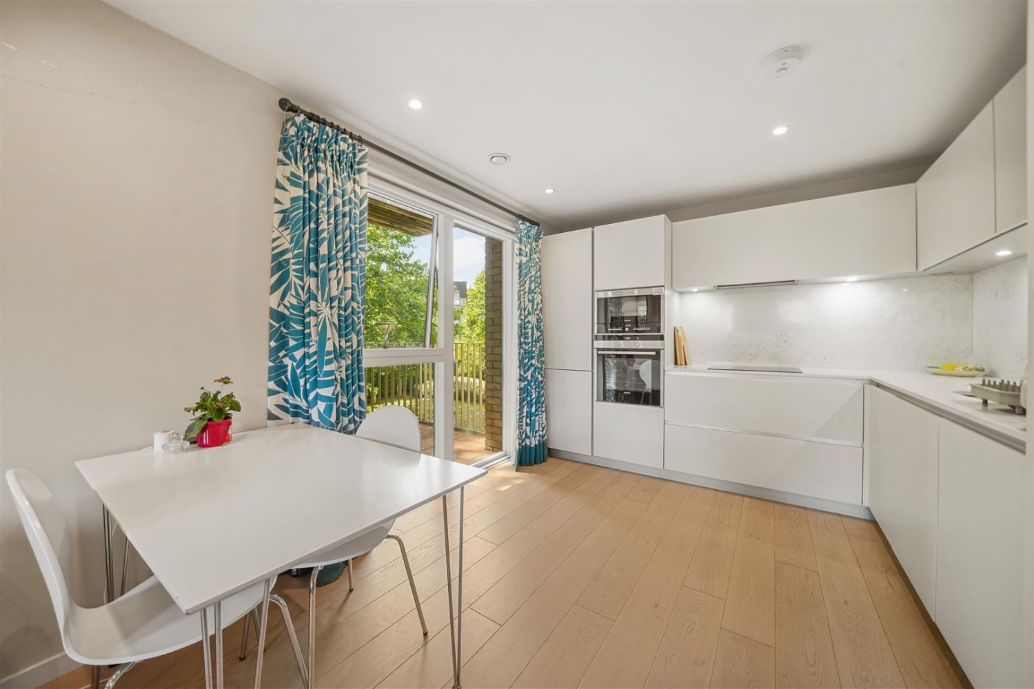 2 bedroom Flat for sale in New North Road, London, N1