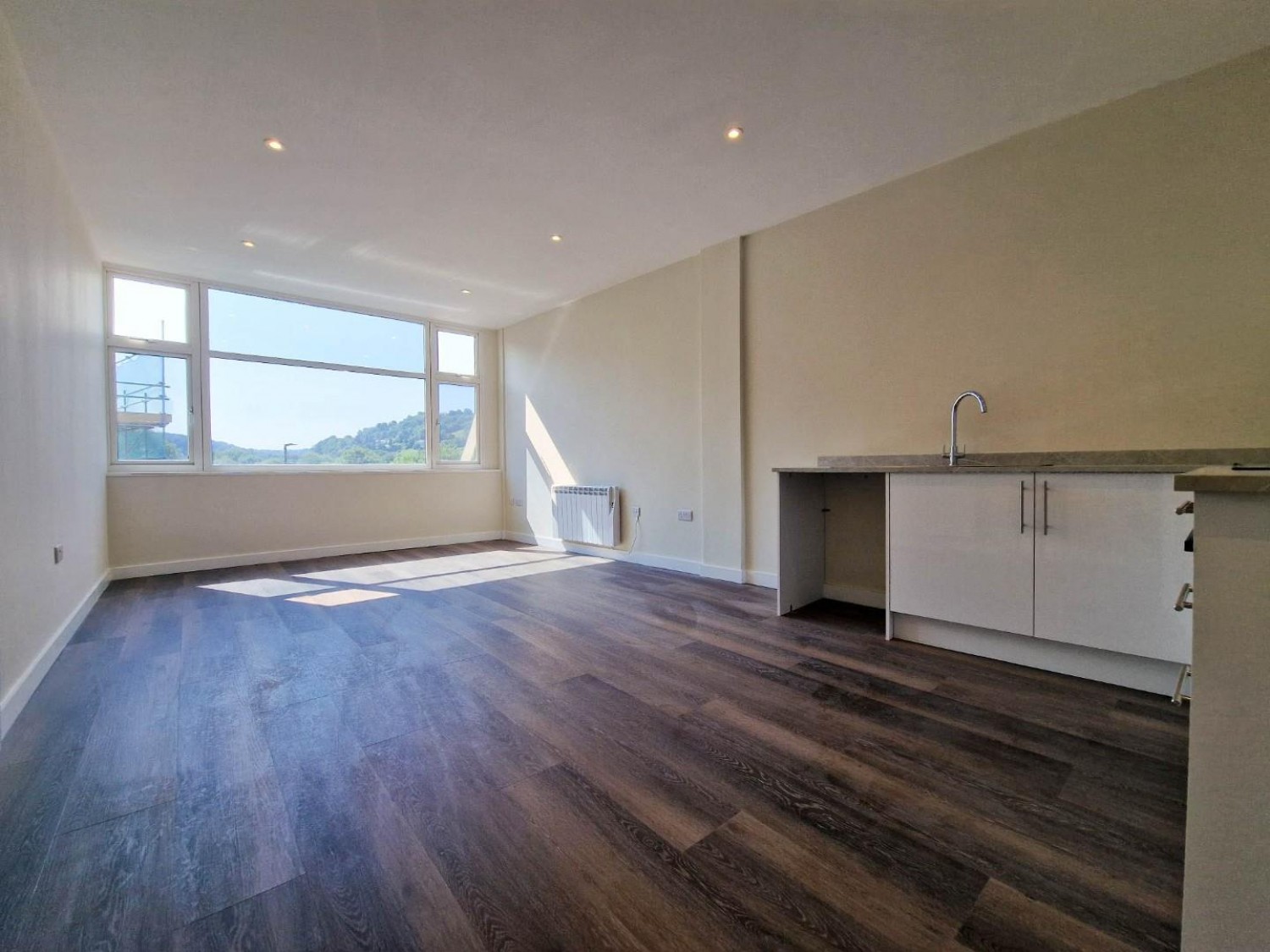 2 bedroom Flat to let in Imperial House, Station Road, Stroud