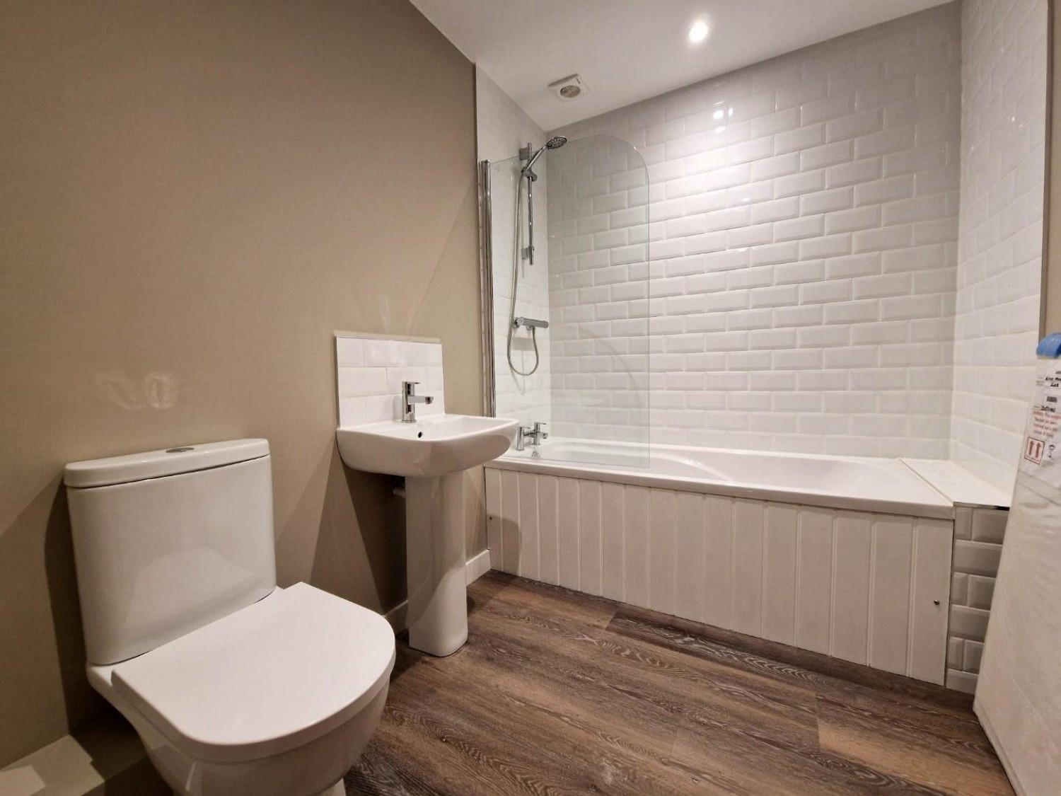 2 bedroom Flat to let in Imperial House, Station Road, Stroud