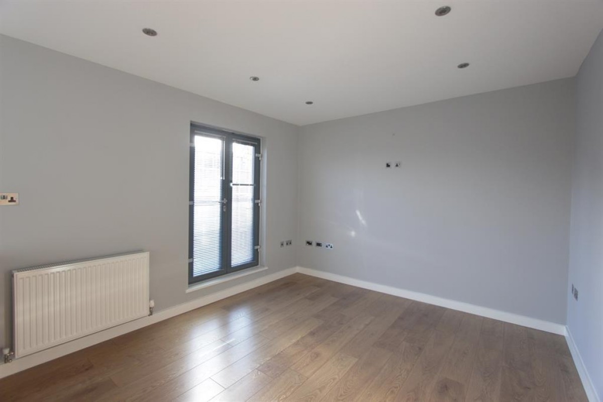 Middlewood Rise, Sheffield, S6 1UR