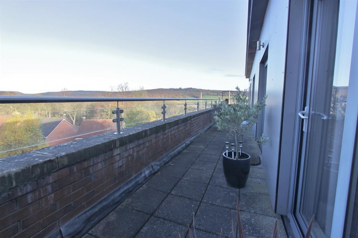 Middlewood Rise, Sheffield, S6 1UR