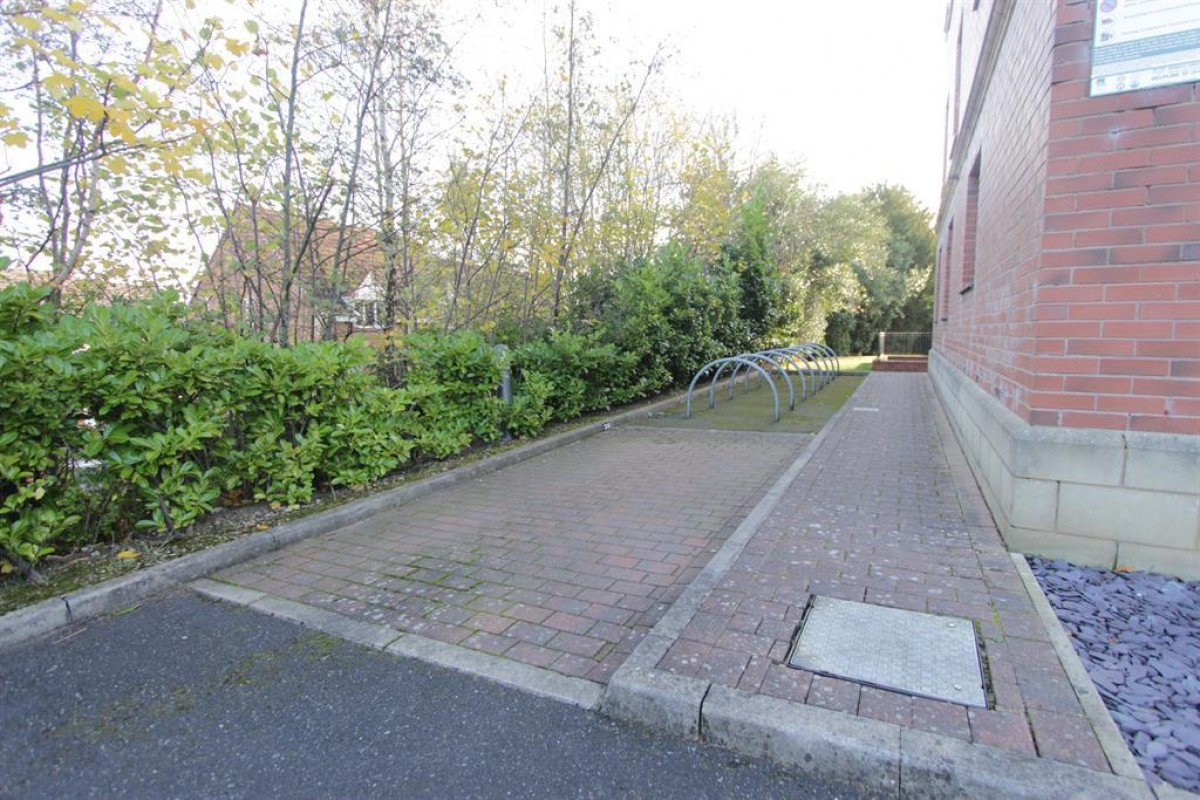 Middlewood Rise, Sheffield, S6 1UR