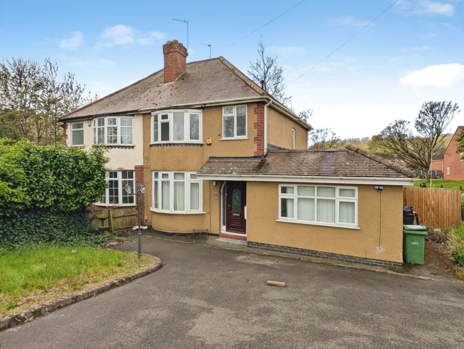4 bedroom House to let in Sedgley Road, Dudley