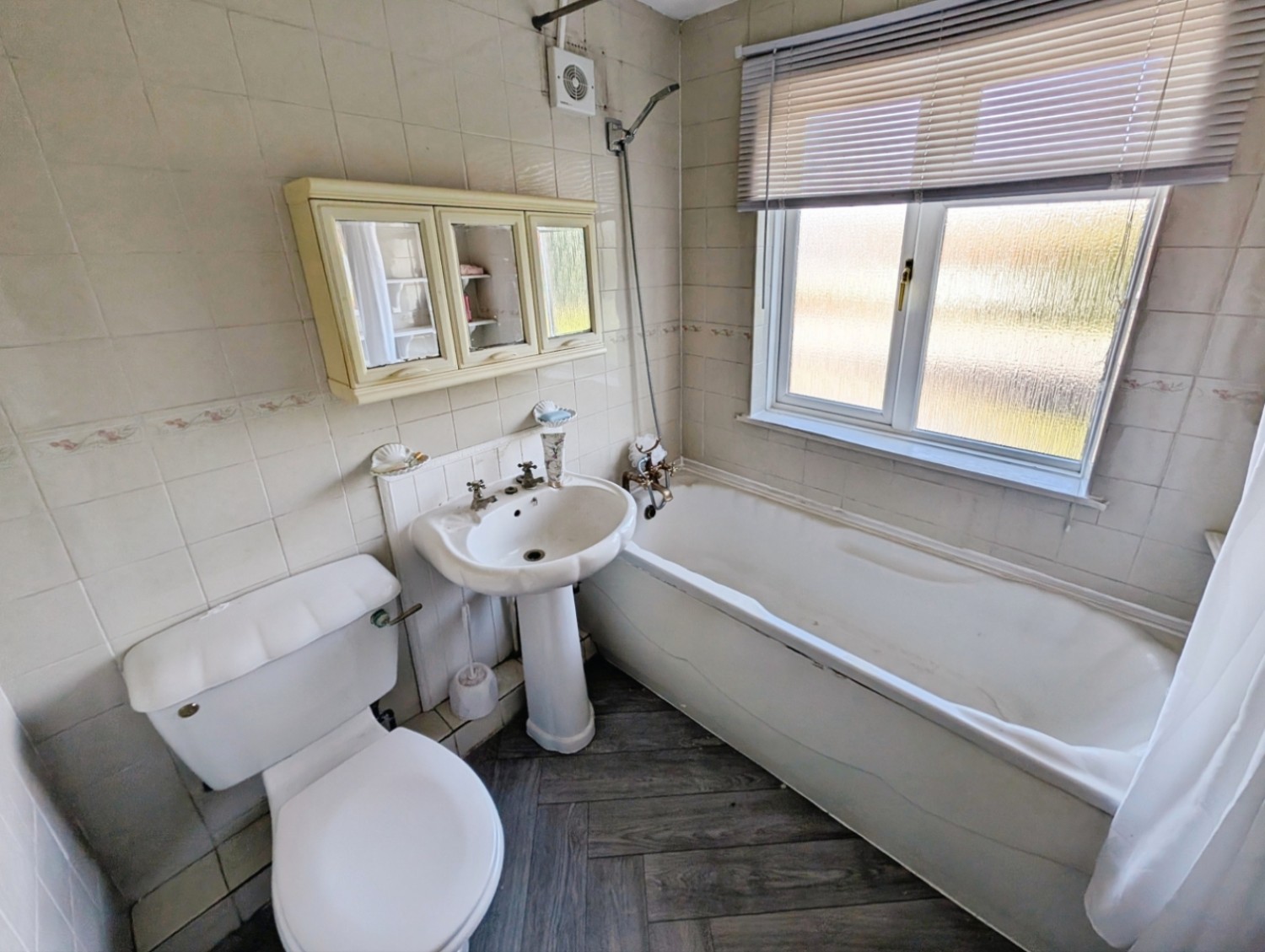 4 bedroom House to let in Sedgley Road, Dudley