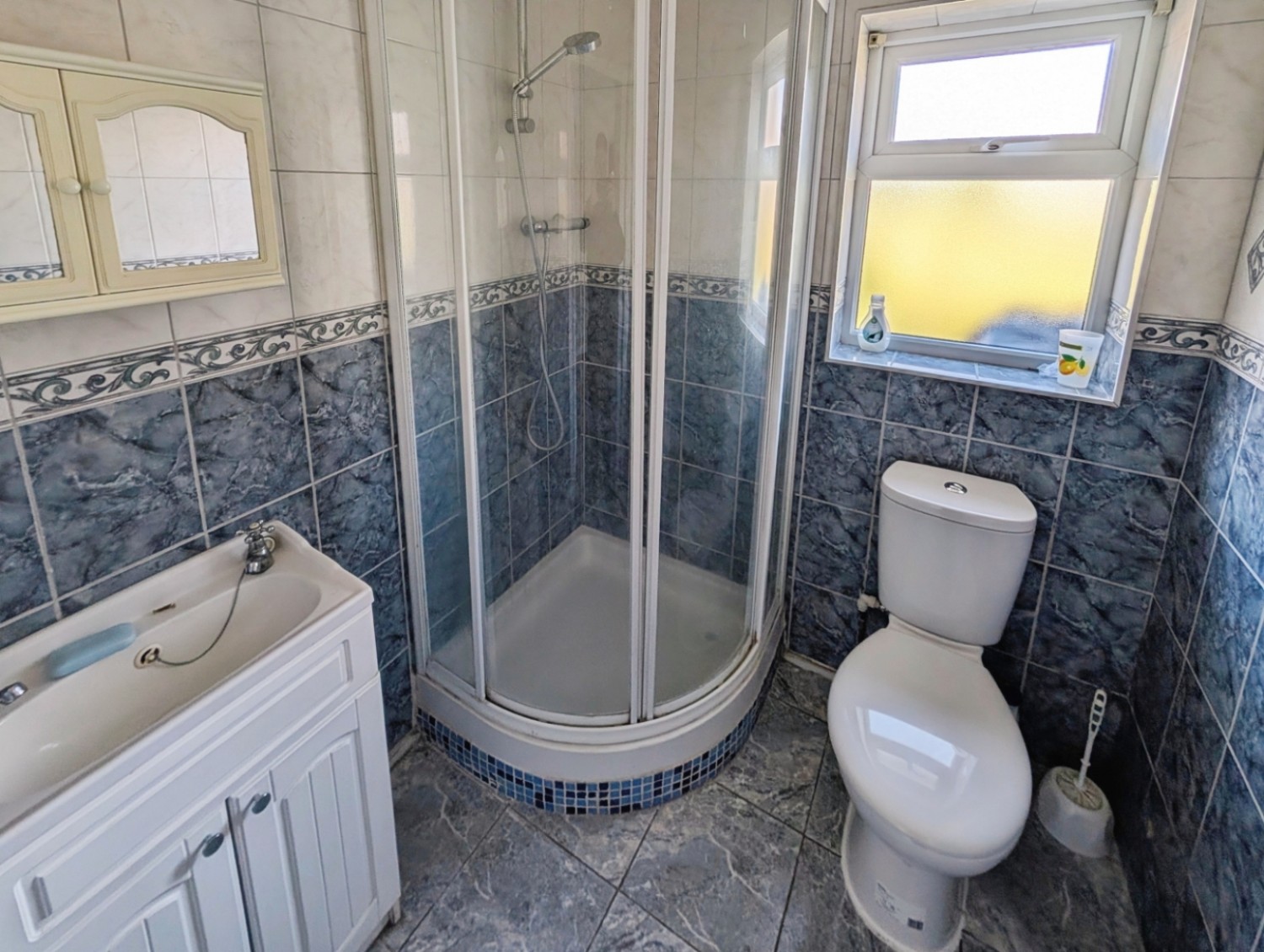 4 bedroom House to let in Sedgley Road, Dudley