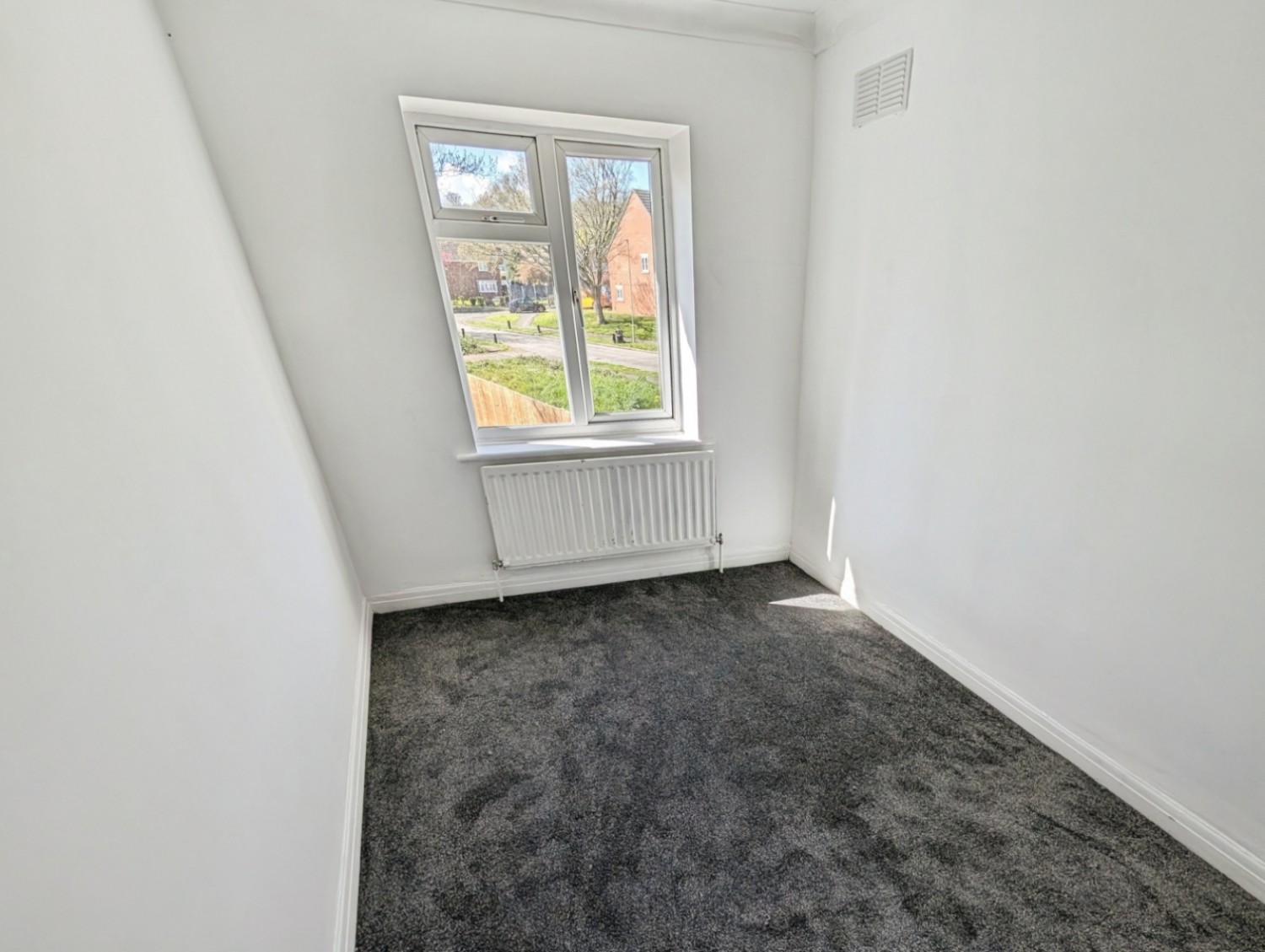 4 bedroom House to let in Sedgley Road, Dudley